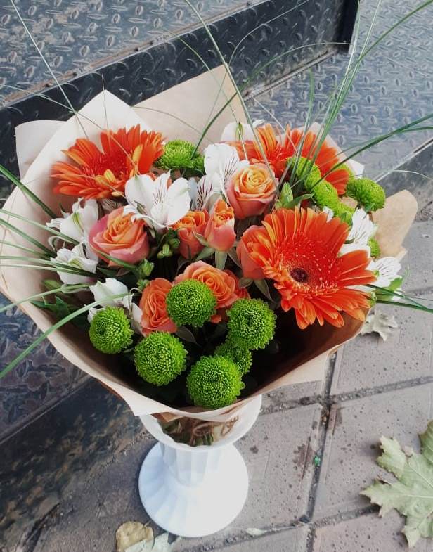 Букет цветов из: Герберы, Хризантемы, Альстромерии и Розы в Надежде