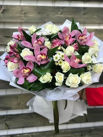 Букет цветов из: Розы и Хризантемы в Надежде