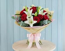 Букет цветов из:  Лилии и Розы в Надежде