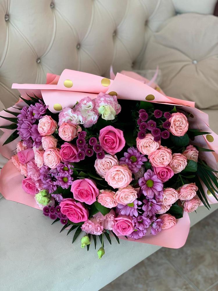 Букет цветов из: Хризантемы, Розы и Лизиантусы в Надежде