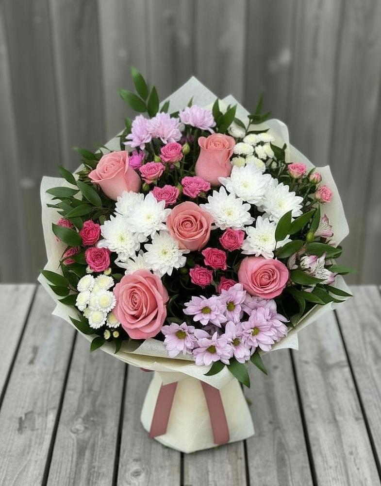 Букет цветов из: Альстромерии, Гвоздики, Розы и Хризантемы в Надежде