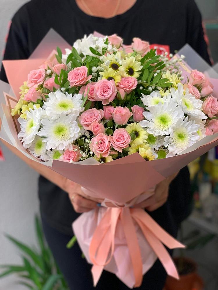 Букет цветов из: Розы и Хризантемы в Надежде