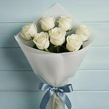 Букет 7 Белых роз Эдлесс Лав в Надежде