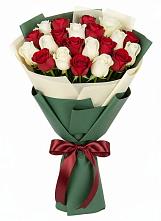 Букет Микс из красных и белых роз в Надежде