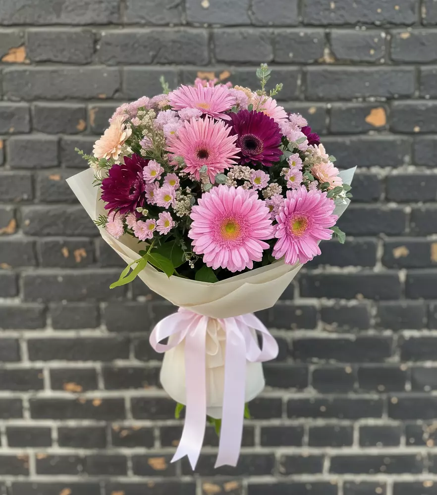 Букет цветов из: Герберы и Хризантемы в Надежде