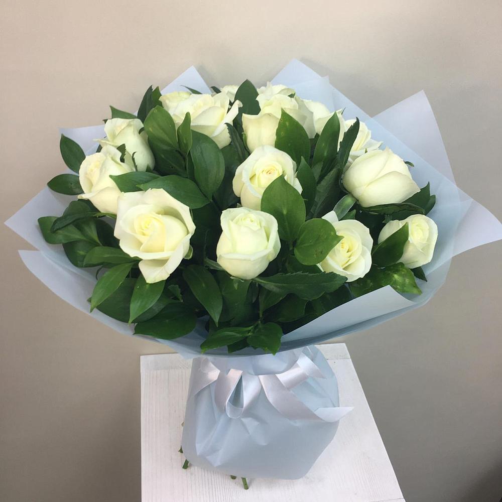Букет 15 Белых роз Проуд в Надежде