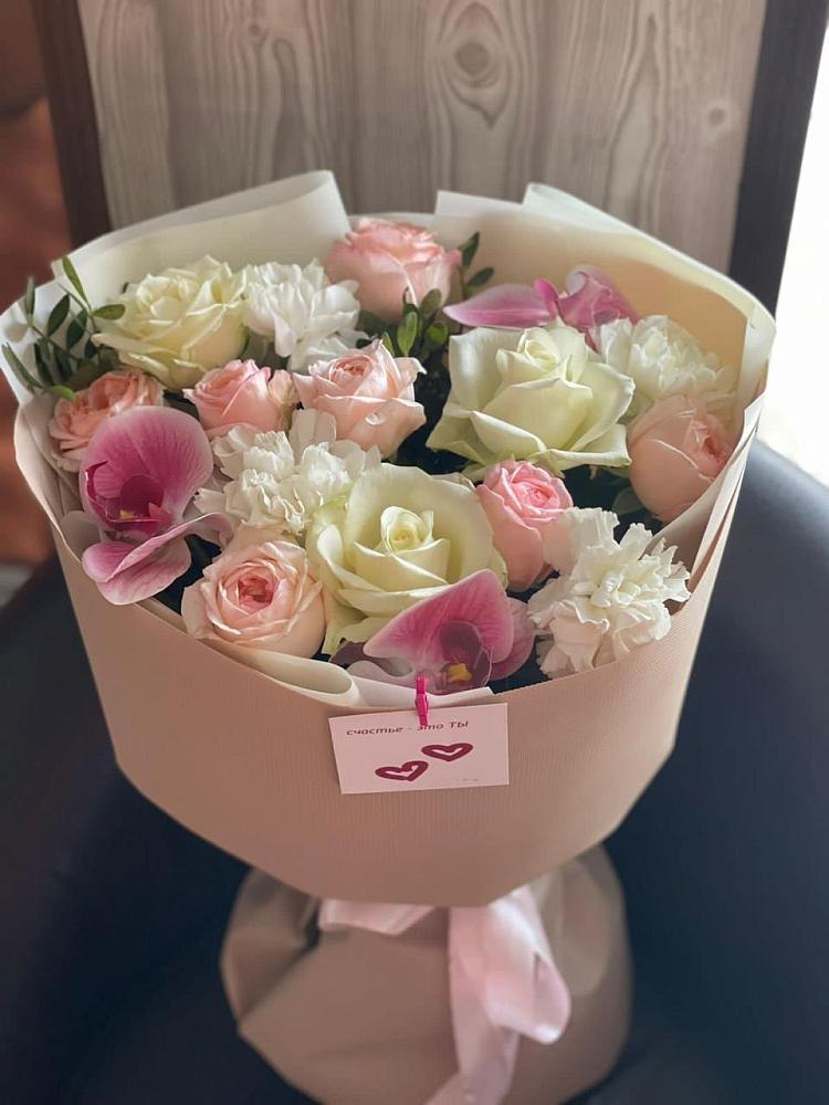 Букет цветов из: Орхидеи, Розы и Гвоздики в Надежде