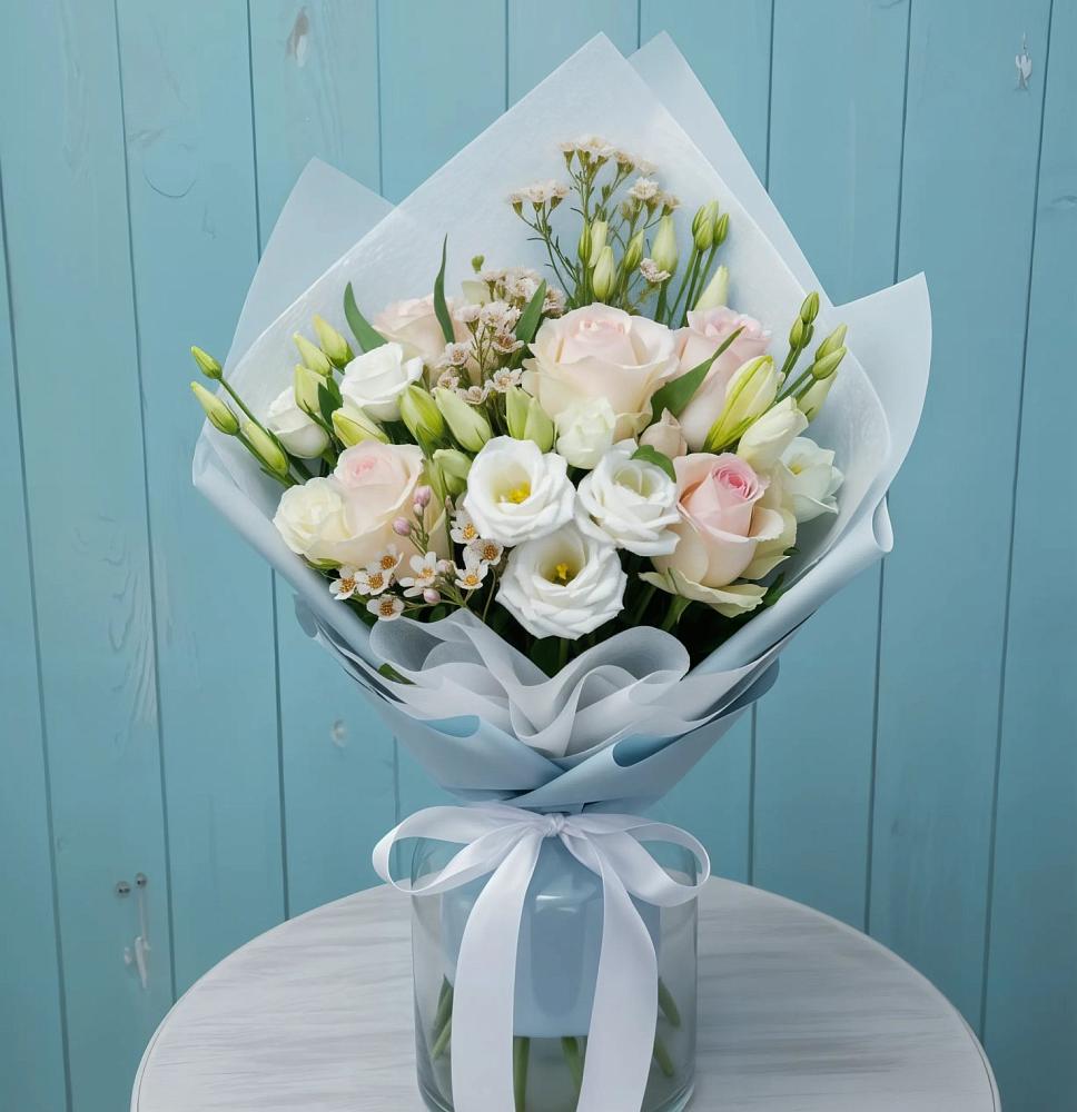 Букет цветов из: Розы и Лизиантусы в Надежде