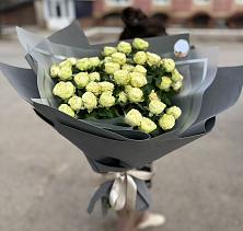 Букет Белые кустовые розы Солинеро в Надежде