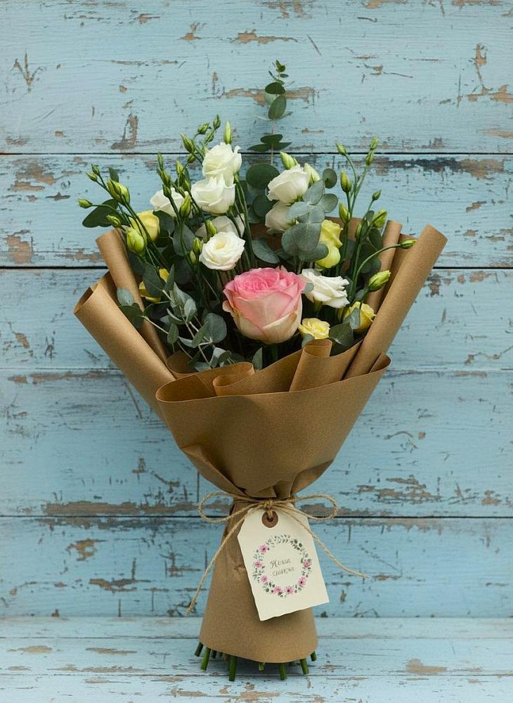 Букет цветов из: Розы и Лизиантусы в Надежде