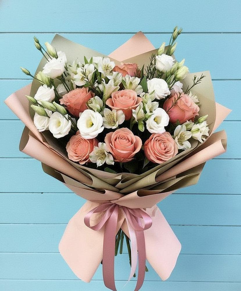 Букет цветов из: Розы, Альстромерии и Лизиантусы в Надежде