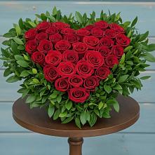 Цветочная композиция из Розы в виде сердца #REPLACE_PRED# Надежде