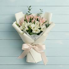 Букет цветов из:  Альстромерии в Надежде