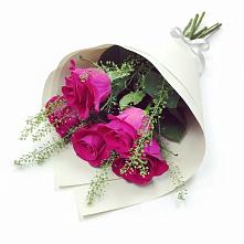 Букет цветов из:  Розы в Надежде
