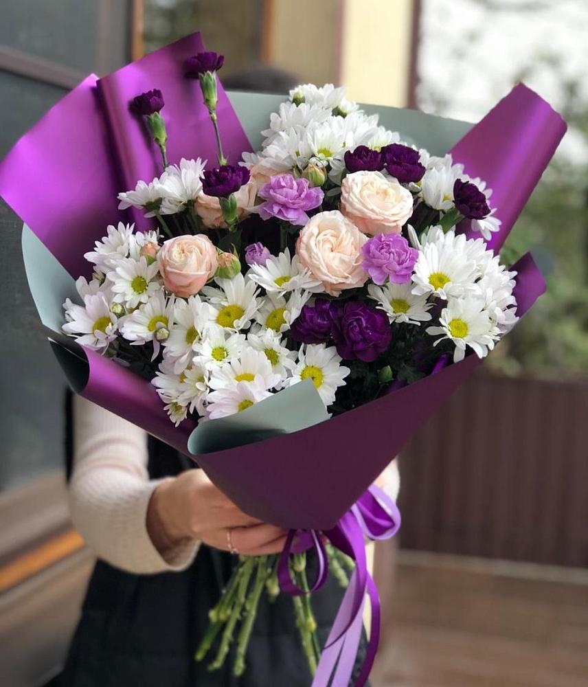 Букет цветов из: Хризантемы, Гвоздики и Розы в Надежде