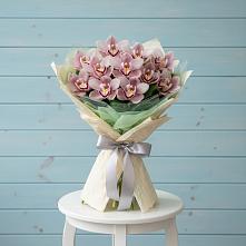 Букет цветов из:  Орхидеи и Розы в Надежде