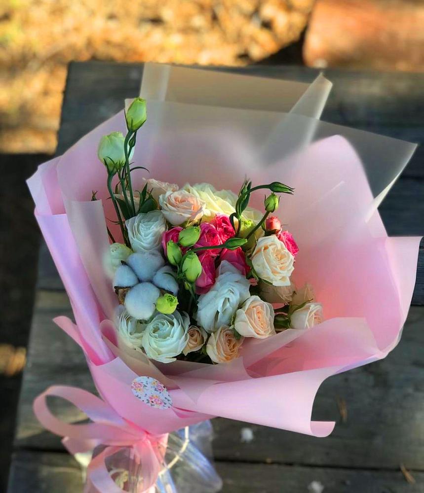 Букет цветов из: Розы и Лизиантусы в Надежде