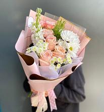 Букет цветов из:  Хризантемы и Розы в Надежде