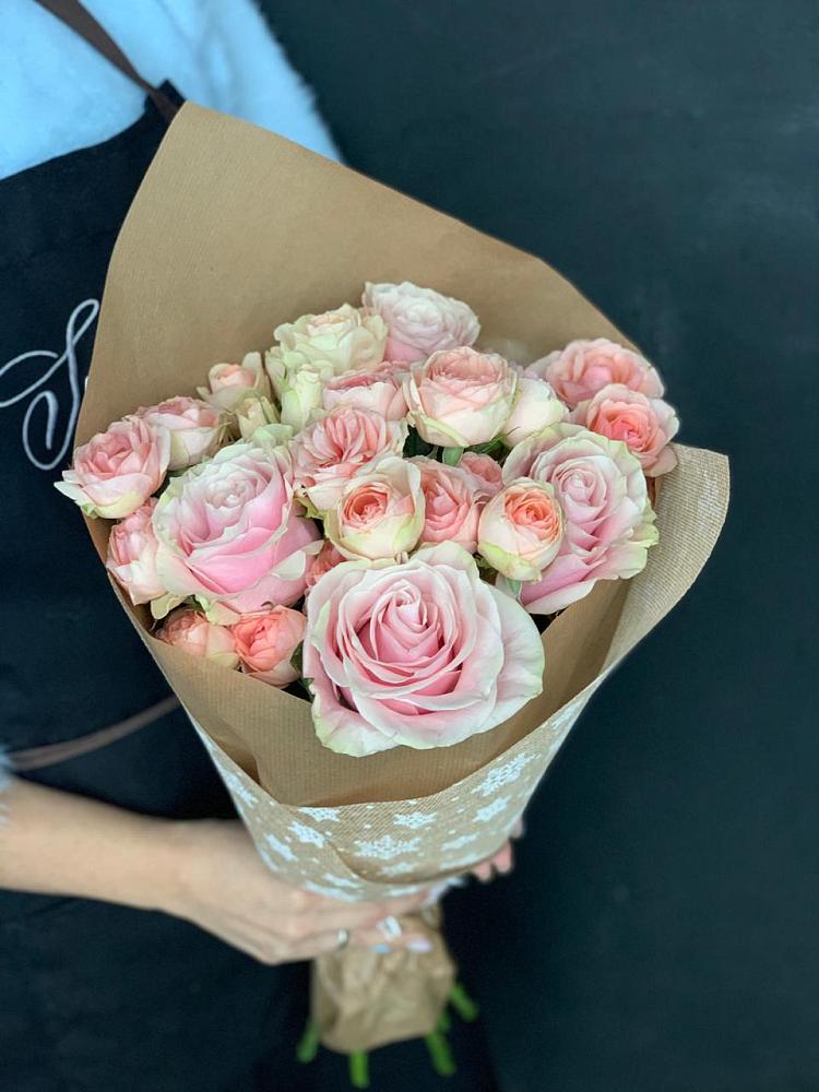 Букет цветов из: Хризантемы и Розы в Надежде