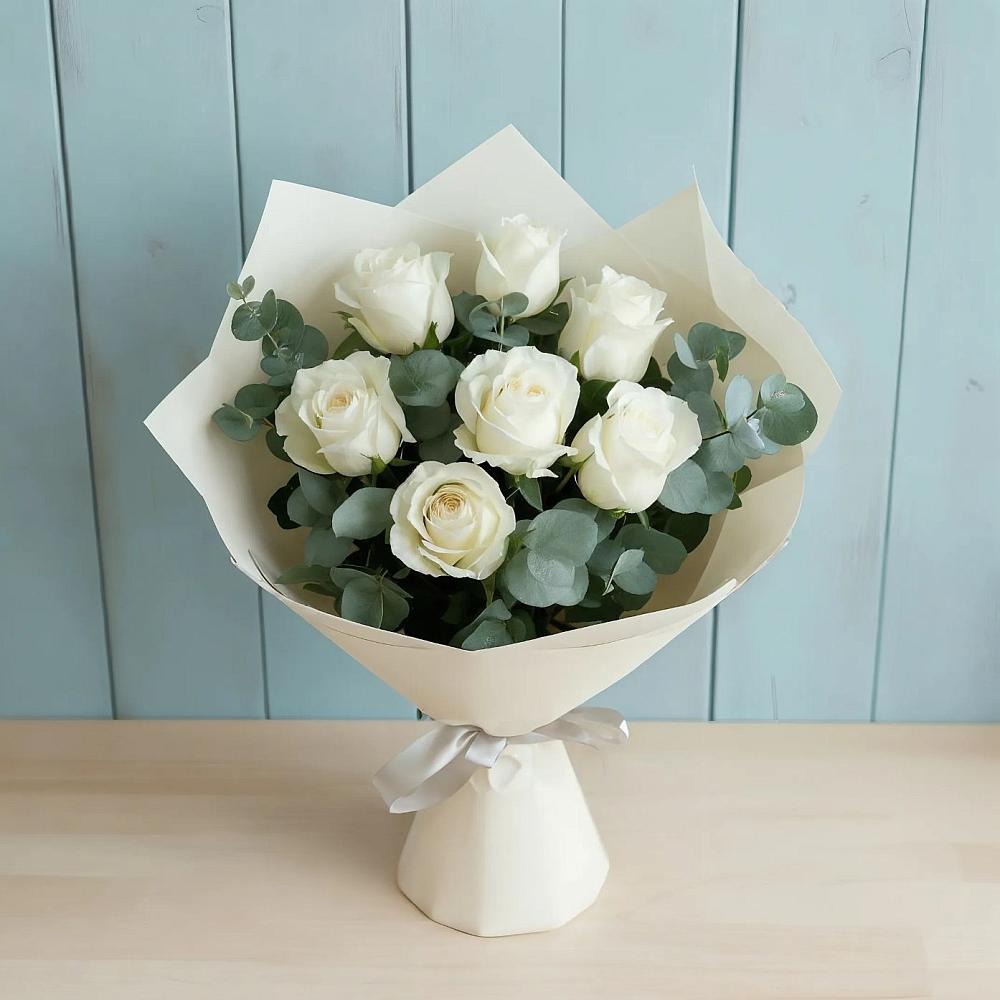 Букет Белые розы в Эвкалипте в Надежде