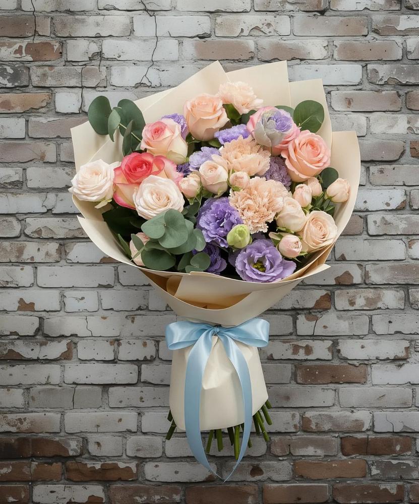 Букет цветов из: Розы, Лизиантусы и Гвоздики в Надежде