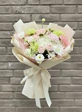 Букет цветов из:  Гвоздики, Розы, Лизиантусы и Хризантемы в Надежде