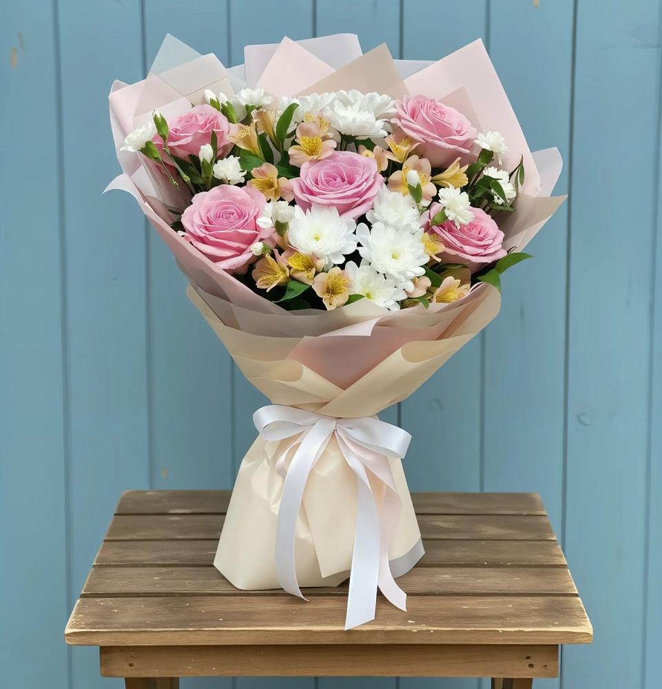 Букет цветов из: Гвоздики, Орхидеи и Розы в Надежде