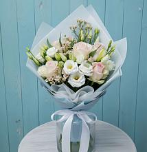 Букет цветов из:  Розы и Лизиантусы в Надежде