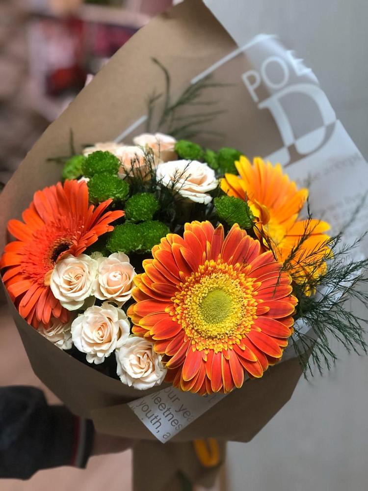 Букет цветов из: Герберы, Хризантемы и Розы в Надежде