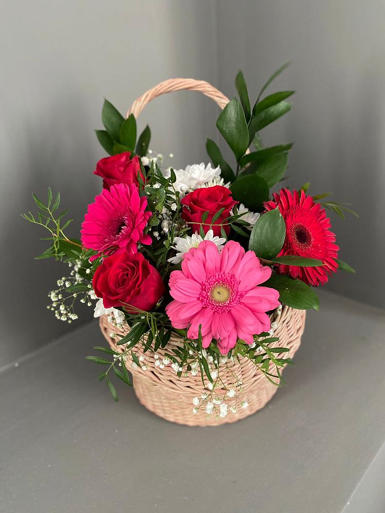 Цветочная композиция из Розы, Хризантемы и Герберы в корзине в Надежде