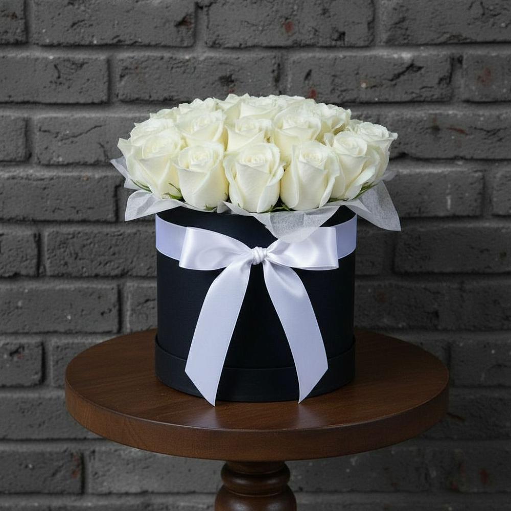 Цветочная композиция из Розы в шляпной коробке в Надежде