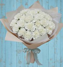 Букет цветов из:  Гвоздики в Надежде