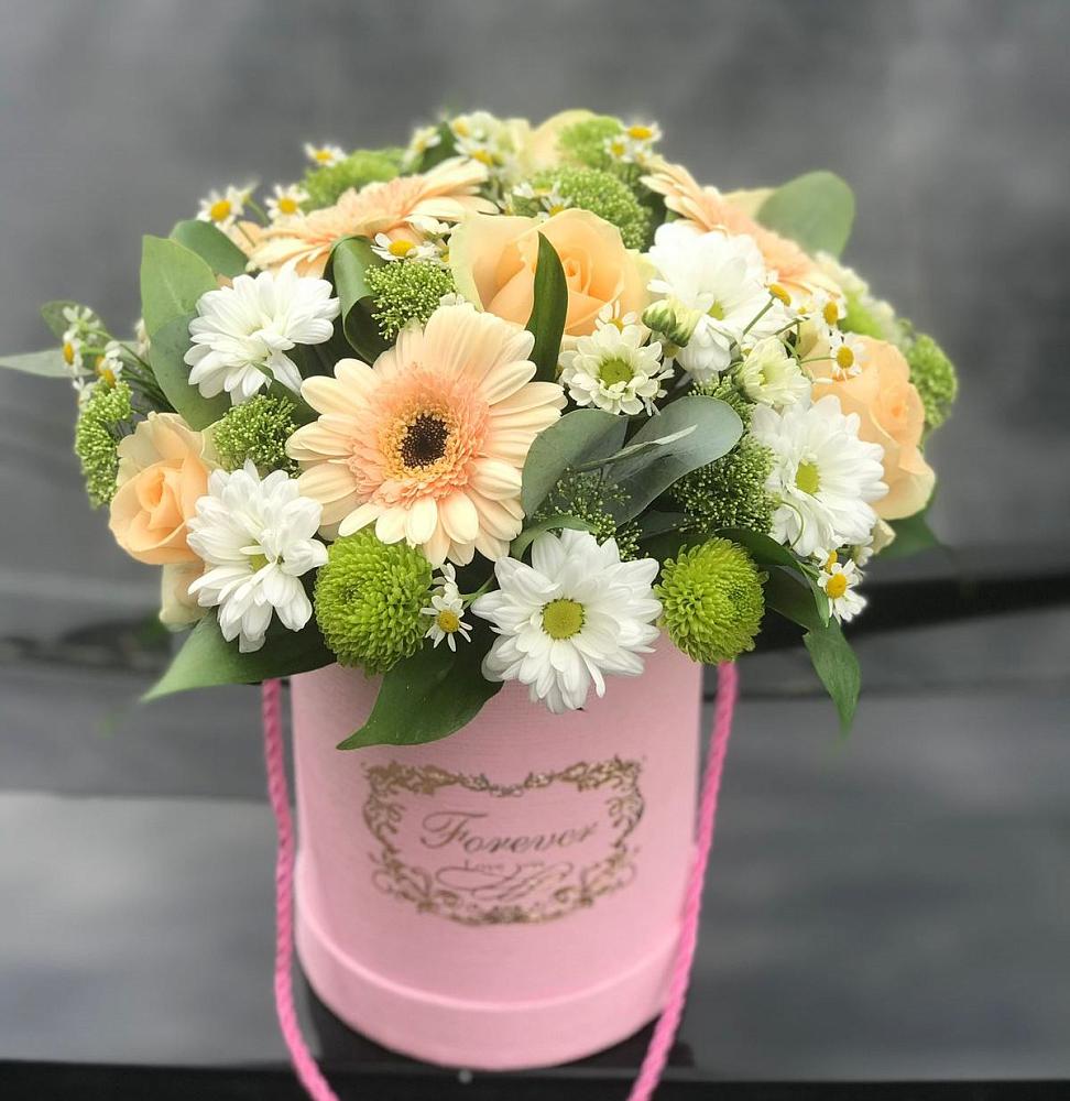 Цветочная композиция из Розы, Герберы и Хризантемы в шляпной коробке в Надежде