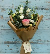 Букет цветов из:  Розы и Лизиантусы в Надежде