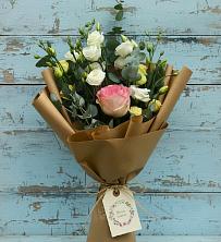 Букет цветов из:  Розы и Лизиантусы в Надежде