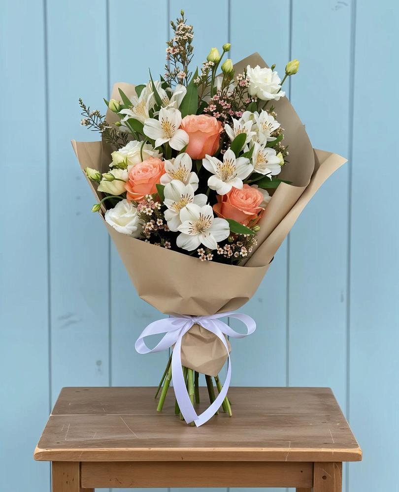 Букет цветов из: Альстромерии, Лизиантусы, Розы и Хризантемы в Надежде