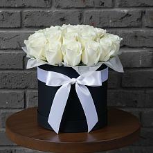 Цветочная композиция из Розы в шляпной коробке в Надежде