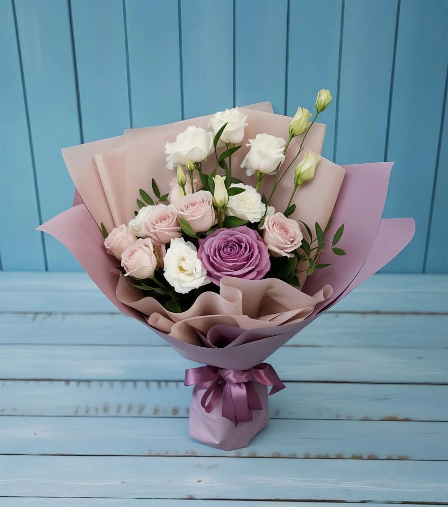 Букет цветов из: Розы и Лизиантусы в Надежде